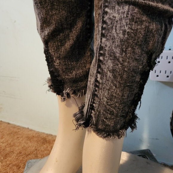 Black stonewash button up skinny jeans - Picture 6 of 7